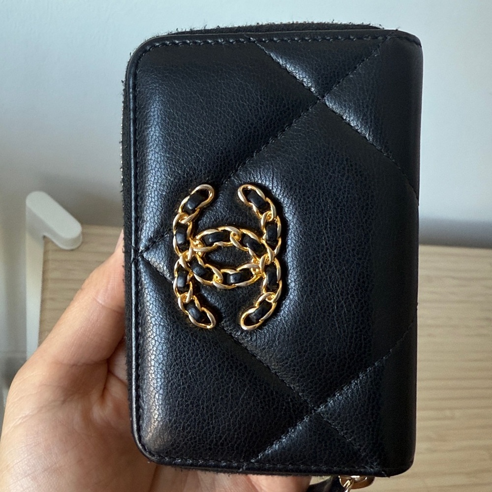CHANEL 19 Black Quilted Lambskin Zip Wallet - Picture 9 of 9